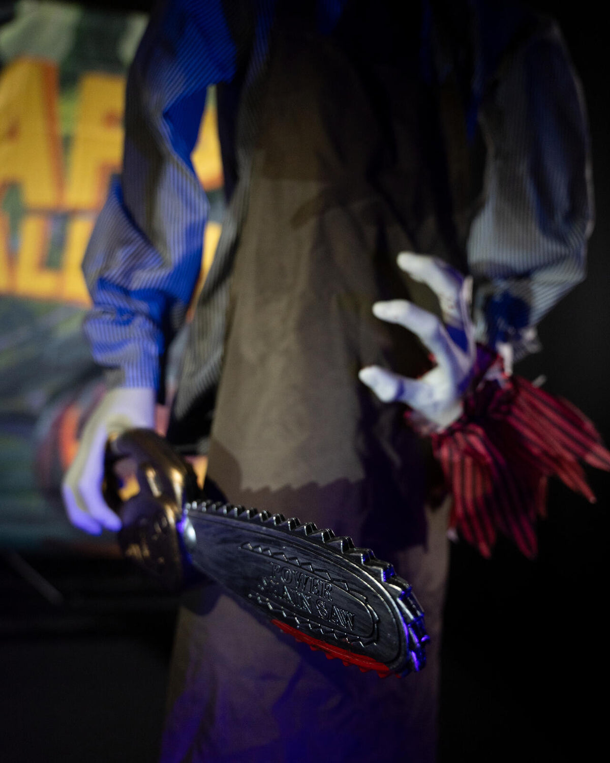 Europalms Halloween Figur Zombie mit Kettensäge, animiert, 170cm – Ansicht 10