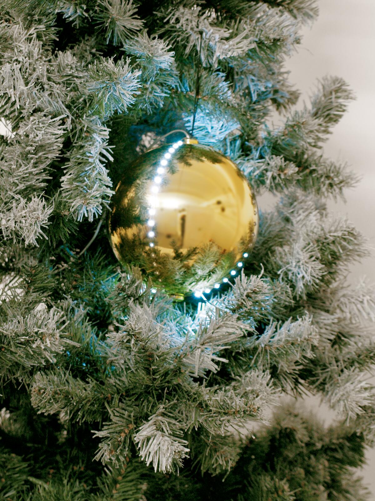 Europalms LED Snowball 15cm, gold – Ansicht 2