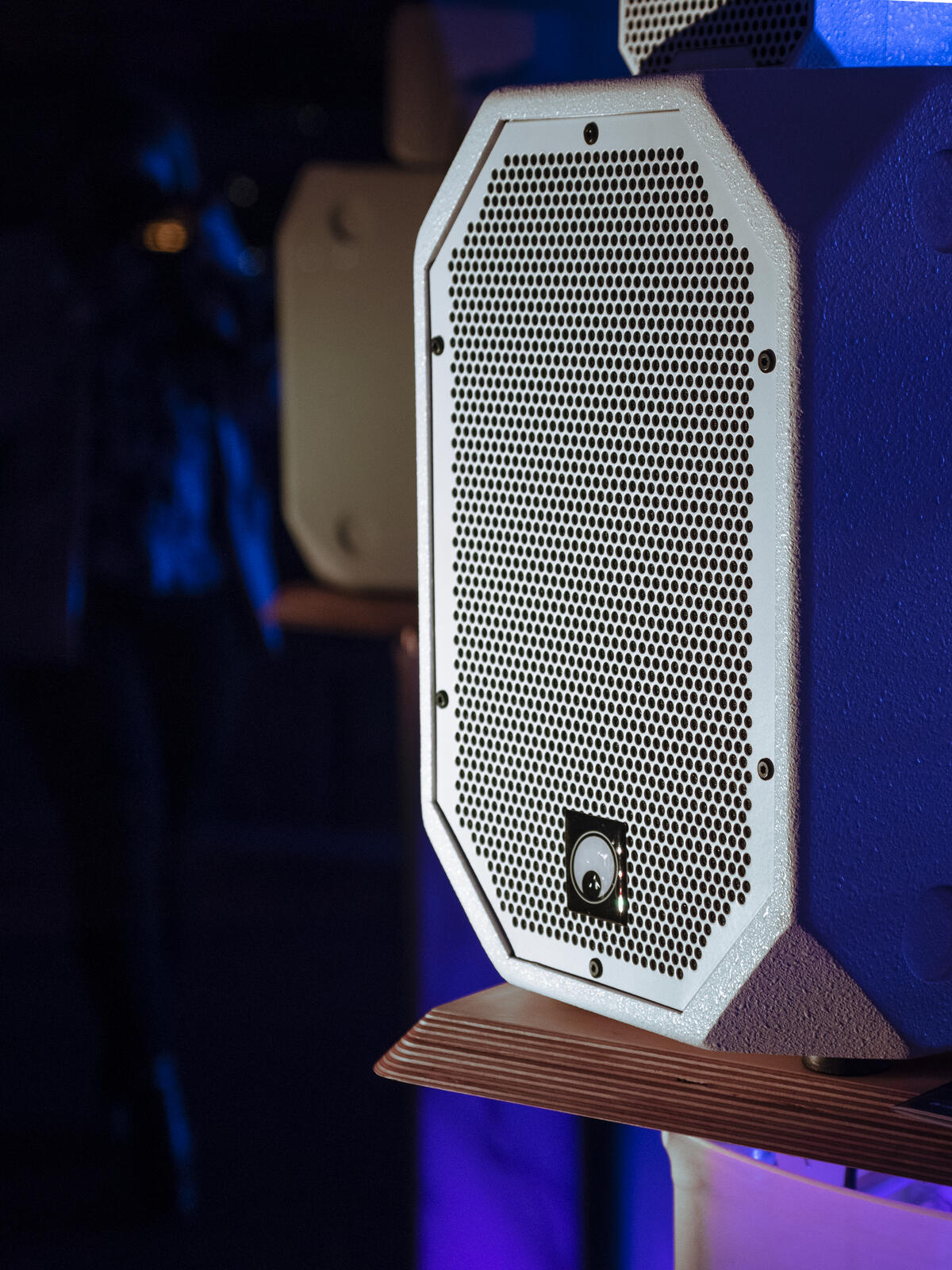 Omnitronic BOB-10A Subwoofer aktiv weiß – Ansicht 6